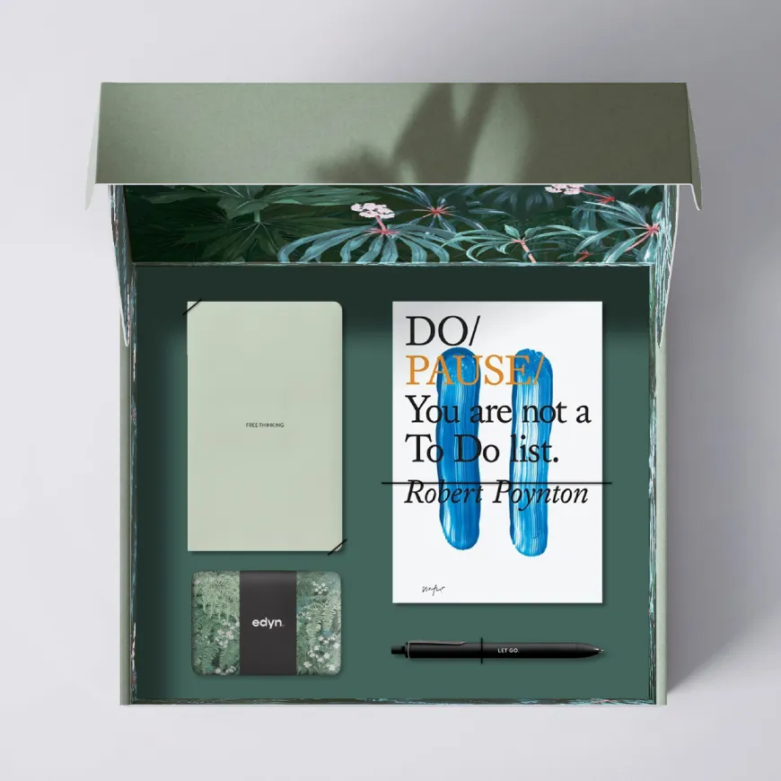 Open green and tropical box with gift products from Edyn.