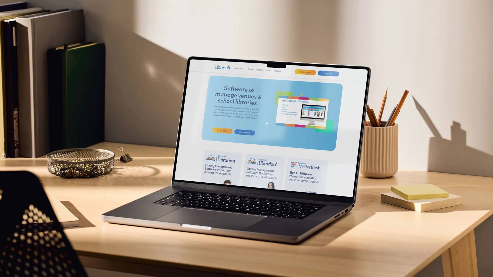 Laptop on desk open on Libresoft website