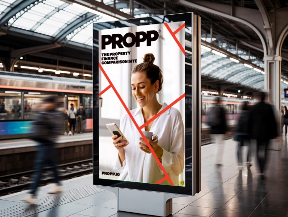 Busy trainstation with display screen showing Propp advertisement